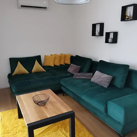Hills Apartment *